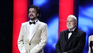 Филипп Киркоров трогательно почтил память родителей на большом концерте