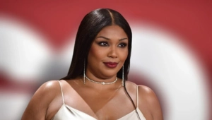 Плюс-сайз певица Лиззо празднует отказ танцовщиц от обвинений в дискриминации по признаку полноты