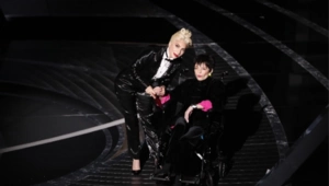 Лайза Минелли раскритиковала Леди Гагу за унизительный поступок на «Оскаре» Лайза Минелли раскритиковала Леди Гагу за унизительный поступок на «Оскаре»