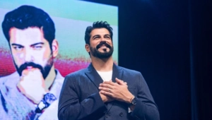 Бурак Озчивит рассказал, что обожает российский шоколад и мечтает выучить русский язык Бурак Озчивит рассказал, что обожает российский шоколад и мечтает выучить русский язык