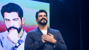 Бурак Озчивит рассказал, что обожает российский шоколад и мечтает выучить русский язык Бурак Озчивит рассказал, что обожает российский шоколад и мечтает выучить русский язык