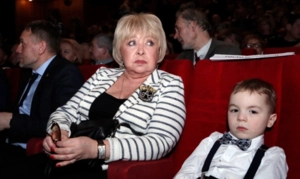 Невестка Анны Фроловцевой прокомментировала слухи о ее госпитализации