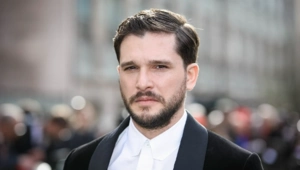 Звезда «Игры престолов» Кит Харингтон возмутился требованием фанатов франшизы переснять финал