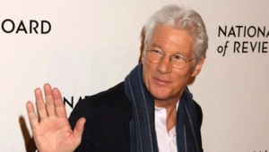 74-летний Ричард Гир впервые снялся в главной роли в сериале: таким его еще никто не видел 74-летний Ричард Гир впервые снялся в главной роли в сериале: таким его еще никто не видел