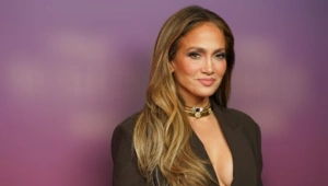 Дженнифер Лопес встретила Рождество в пижаме — впервые за три года в статусе незамужней женщины