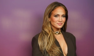 Дженнифер Лопес встретила Рождество в пижаме — впервые за три года в статусе незамужней женщины