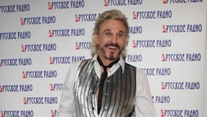 Анатолий Алешин развелся с молодой женой из-за измены Анатолий Алешин развелся с молодой женой из-за измены