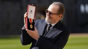 Принц Уильям наградил актера Гари Олдмана рыцарским орденом Принц Уильям наградил актера Гари Олдмана рыцарским орденом