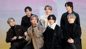 BTS выпустили клип на заглавный сингл «SWIM» из нового альбома «ARIRANG»