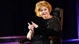 81-летняя Наталья Селезнева высмеяла слухи о тяжелой болезни: «Помирать не собираюсь» 81-летняя Наталья Селезнева высмеяла слухи о тяжелой болезни: «Помирать не собираюсь»