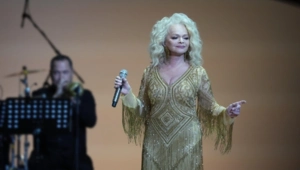 Адвокат Долиной прокомментировала слухи об отказе певицей передать Лурье ключи от спорной квартиры Адвокат Долиной прокомментировала слухи об отказе певицей передать Лурье ключи от спорной квартиры