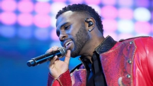 Багаж Джейсона Деруло и его команды потеряли при перелете в Москву Багаж Джейсона Деруло и его команды потеряли при перелете в Москву