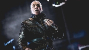 Солист Rammstein посетил психиатрическую больницу в Молдавии