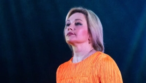 Татьяна Буланова попала под капельницу после концерта Татьяна Буланова попала под капельницу после концерта