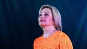 Татьяна Буланова попала под капельницу после концерта Татьяна Буланова попала под капельницу после концерта