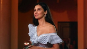 Равшана Куркова восхитила фанатов кадрами в платье-комбинации Равшана Куркова восхитила фанатов кадрами в платье-комбинации