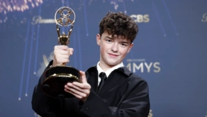 Историческая победа на «Эмми»: 15-летний Оуэн Купер — самый молодой лауреат в мужской категории