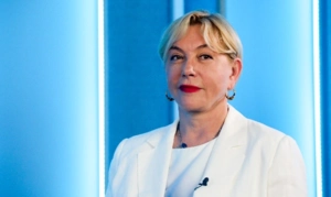 63-летняя телеведущая Арина Шарапова заговорила о перенесенной пластике