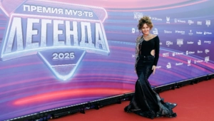 О чём Вита Чиковани попросила Татьяну Куртукову на Премии МУЗ-ТВ 2025. Легенда