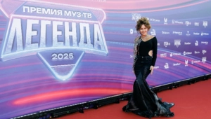 О чём Вита Чиковани попросила Татьяну Куртукову на Премии МУЗ-ТВ 2025. Легенда