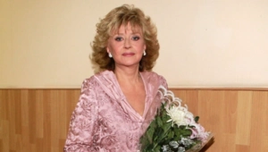 Сергей Дроботенко поделился новым фото 81-летней телеведущей Регины Дубовицкой