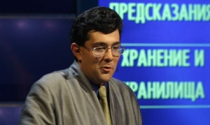 Петр Кулешов рассказал, зачем в 90-х годах на участников шоу надели мантии