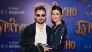 Александр Петров и его молодая супруга романтично отметили Новый год за городом