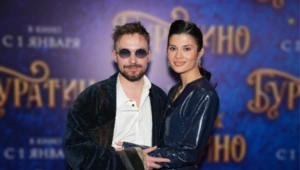 Александр Петров и его молодая супруга романтично отметили Новый год за городом