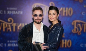 Александр Петров и его молодая супруга романтично отметили Новый год за городом