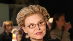 63-летняя Елена Малышева рассказала о процедурах, помогающих сохранить ей молодость 63-летняя Елена Малышева рассказала о процедурах, помогающих сохранить ей молодость