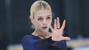 Александра Трусова показала идеальный пресс на фото из спортзала