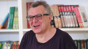 Андрей Ургант пожаловался на мошенников: «Стараюсь их не раздражать» Андрей Ургант пожаловался на мошенников: «Стараюсь их не раздражать»