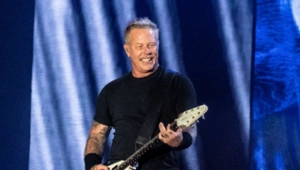 Джеймс Хетфилд сделал предложение возлюбленной во время дайвинга с китовыми акулами