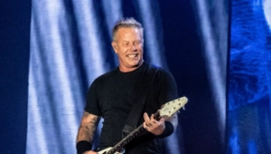 Джеймс Хетфилд сделал предложение возлюбленной во время дайвинга с китовыми акулами