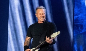 Джеймс Хетфилд сделал предложение возлюбленной во время дайвинга с китовыми акулами