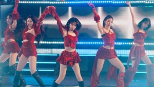 Фанатка LE SSERAFIM перешла личные границы солисток на фан-встрече