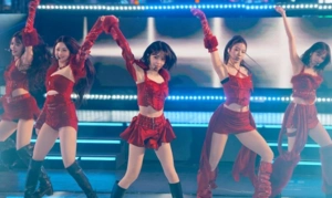 Фанатка LE SSERAFIM перешла личные границы солисток на фан-встрече