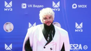 Филипп Киркоров исполнил зажигательный танец на диджейском столе на премьере клипа