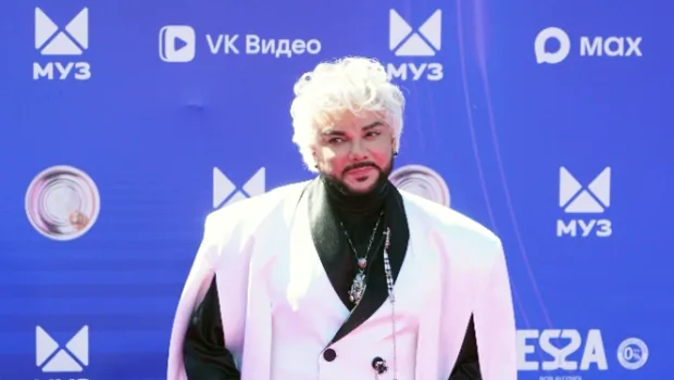 Филипп Киркоров исполнил зажигательный танец на диджейском столе на премьере клипа
