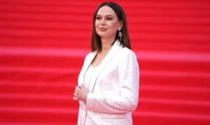 Ирина Безрукова рассказала о серьезной борьбе с лишним весом: «Килограммы не хотят уходить» Ирина Безрукова рассказала о серьезной борьбе с лишним весом: «Килограммы не хотят уходить»