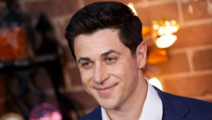 Актер из сериала «Волшебники из Вэйверли Плэйс» станет отцом в четвертый раз Актер из сериала «Волшебники из Вэйверли Плэйс» станет отцом в четвертый раз