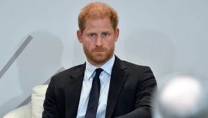 Принц Гарри возглавил неожиданный рейтинг: его мемуары признаны лучшей «туалетной книгой»