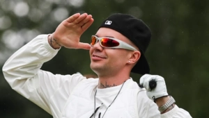 Элджей под Новый год встретился с мальчиком с ОВЗ, исполнившим кавер на его трек Элджей под Новый год встретился с мальчиком с ОВЗ, исполнившим кавер на его трек