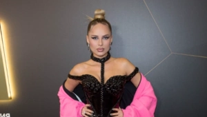 Ханна поделилась трогательными кадрами поездки в Париж с мужем Ханна поделилась трогательными кадрами поездки в Париж с мужем