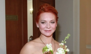 Марина Анисина раскритиковала Шнурова за исполнение песен Высоцкого