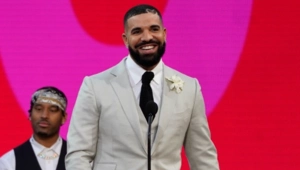 Drake возглавил рейтинг лучших R&B/хип-хоп исполнителей