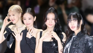 BLACKPINK опубликовали тизер будущего клипа «GO» и представили новую эстетику BLACKPINK опубликовали тизер будущего клипа «GO» и представили новую эстетику