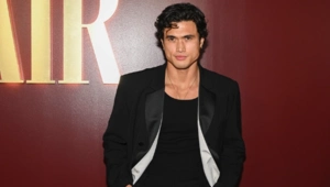 Звезда сериала «Ривердэйл» Чарльз Мелтон впервые стал отцом