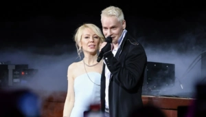 SHAMAN оставил любовное послание Екатерине Мизулиной на льду Байкала