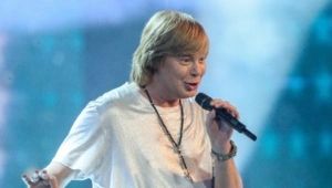 Звезда «Иванушек» Андрей Григорьев-Апполонов вышел на сцену в чужом пиджаке Звезда «Иванушек» Андрей Григорьев-Апполонов вышел на сцену в чужом пиджаке